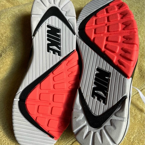 NIKE AIR Cross Trainer 3 Low Men’s Size 7 - Picture 3 of 5